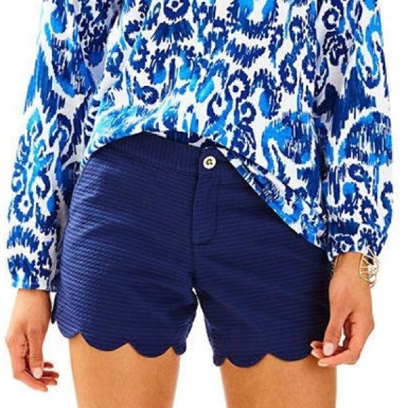 Lilly Pulitzer Pants - LILLY PULITZER BUTTERCUP SHORT IN TRUE NAVY  Size 2